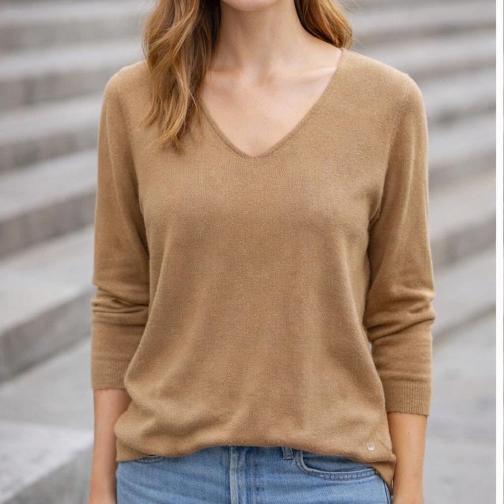 Lavon Classic‎ Tan Knitwear v neck size 12